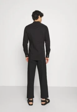 Pier One Muscle Fit Stand- Camisa - Black -Pier One 0baebc4f5c6545e38aaa3b4f90cebbda