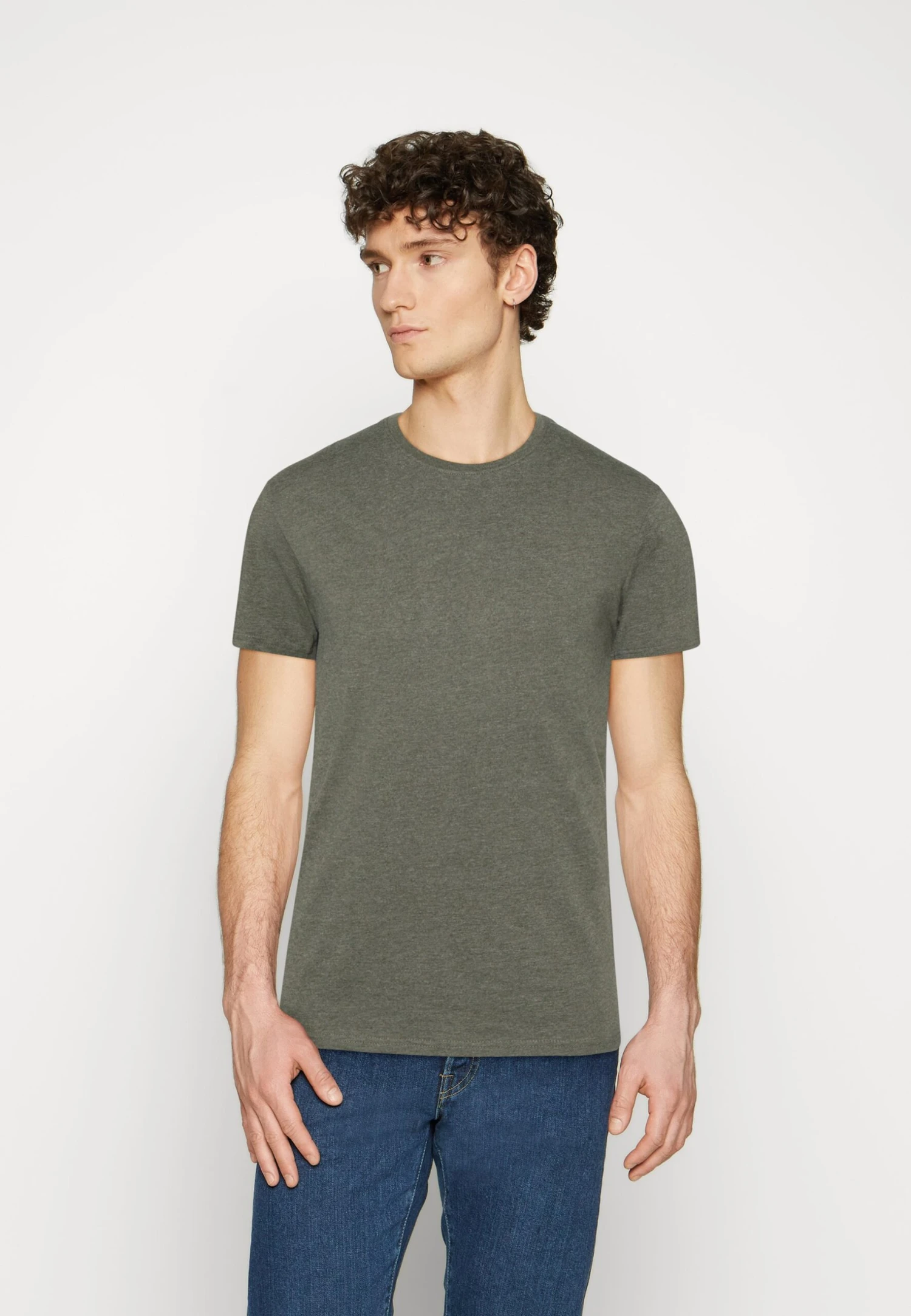 Pier One 3 Pack - Camiseta Básica - Brown/Beige/Light Blue 5 Pier One 3 Pack - Camiseta Básica - Brown/Beige/Light Blue - Imagen 5