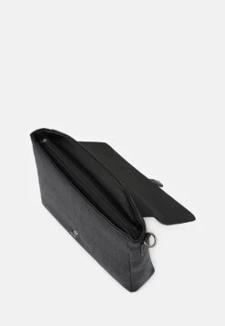 Pier One Portafolios - 802 - Black 7 Pier One Portafolios - 802 - Black -Pier One 34245e0c16c84a0caa16492be5d4e473