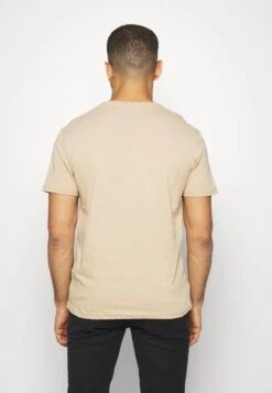 Pier One 3 Pack - Camiseta Básica - Khaki/Tan/Dark Blue 10 Pier One 3 Pack - Camiseta Básica - Khaki/Tan/Dark Blue -Pier One 4791eff63e034d17860691ffbf9cb972