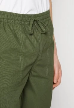 Pier One Shorts - Olive 9 Pier One Shorts - Olive -Pier One 4f3c274a5ad9466aa737076aaaf901a6
