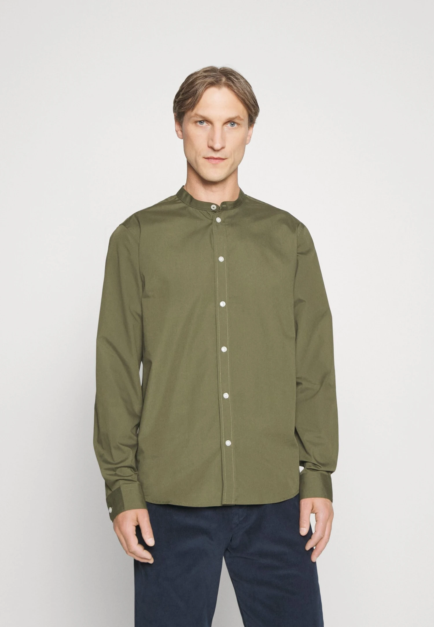Pier One 2 Pack - Camisa - White/Olive 4 Pier One 2 Pack - Camisa - White/Olive - Imagen 4
