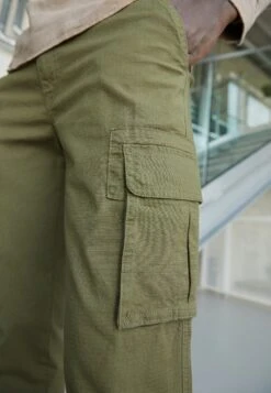 Pier One Pantalones Cargo -Olive -Pier One 5a8478edfb374178b4727b3eb9a870a2