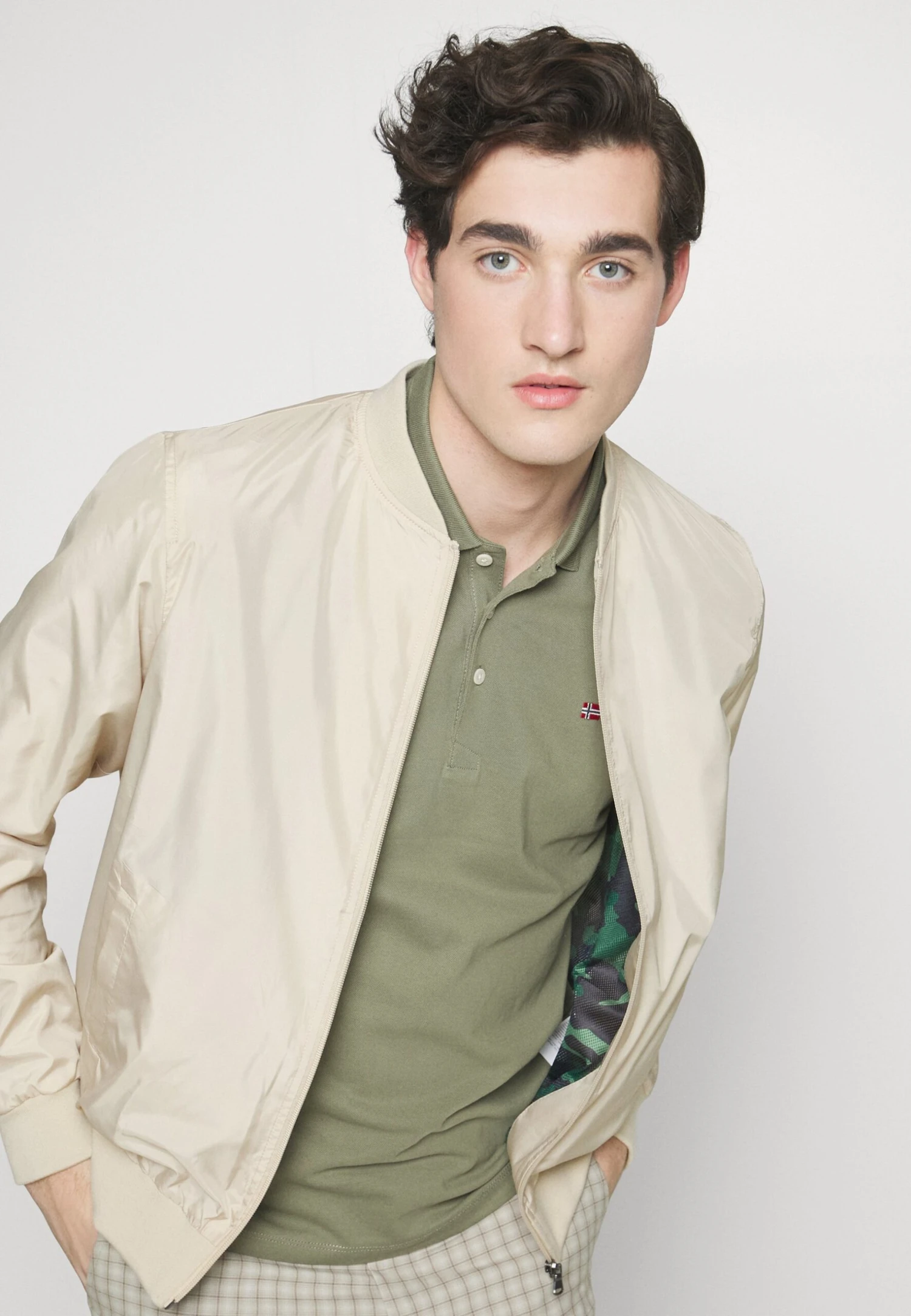 Pier One Chaquetas Bomber - Beige 4 Pier One Chaquetas Bomber - Beige - Imagen 4