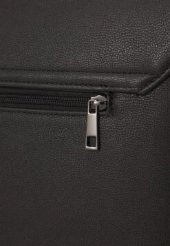 Pier One Big Messenger Bag - Bandolera - Black -Pier One 62d724f6de5f4920b897e4e1d27e8fad