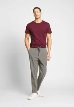 Pier One 3 Pack - Camiseta Básica - White/Dark Blue/Red -Pier One 7d46c406b4f84647b7fcf18328327658