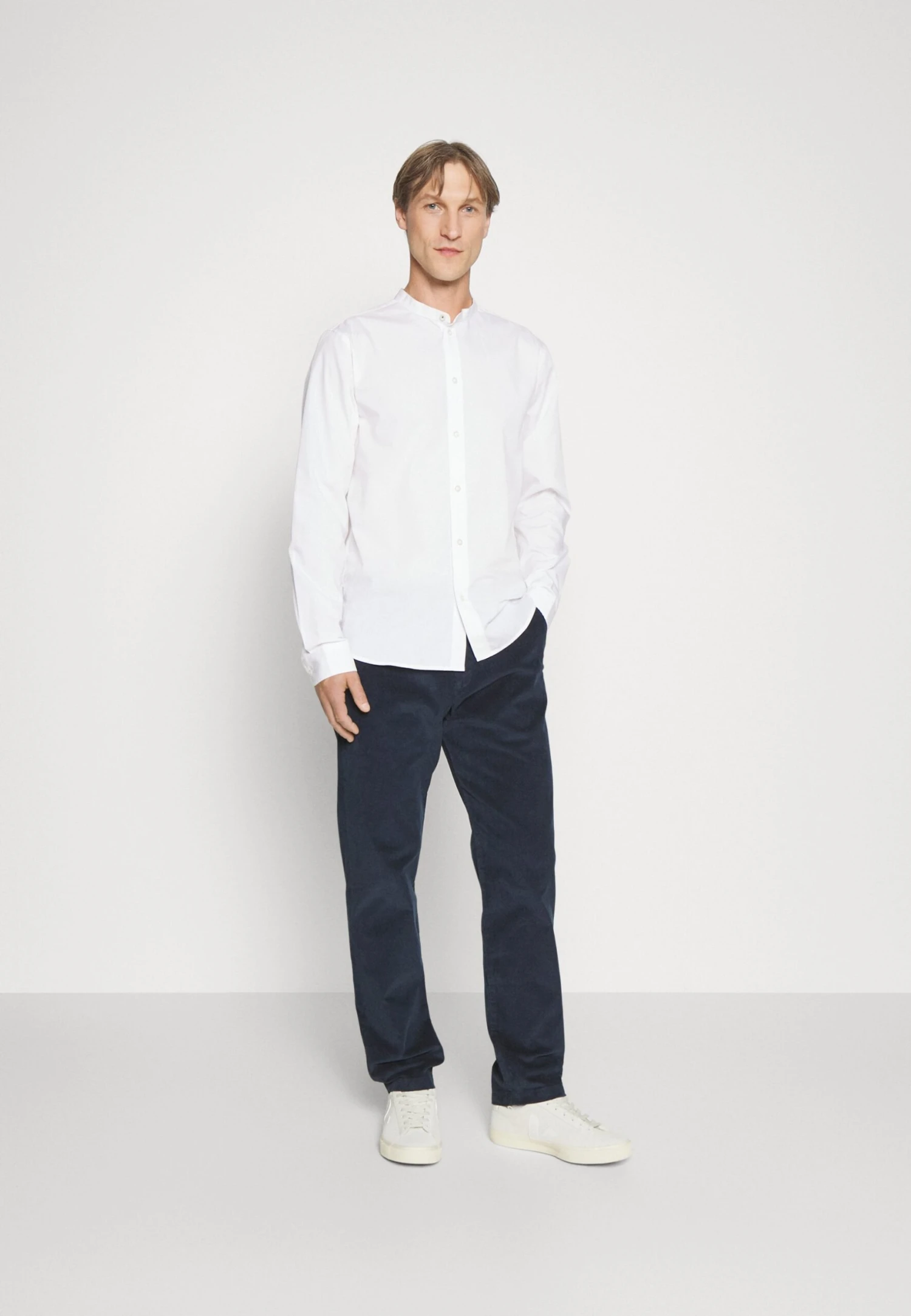 Pier One 2 Pack - Camisa - White/Olive 1 Pier One 2 Pack - Camisa - White/Olive