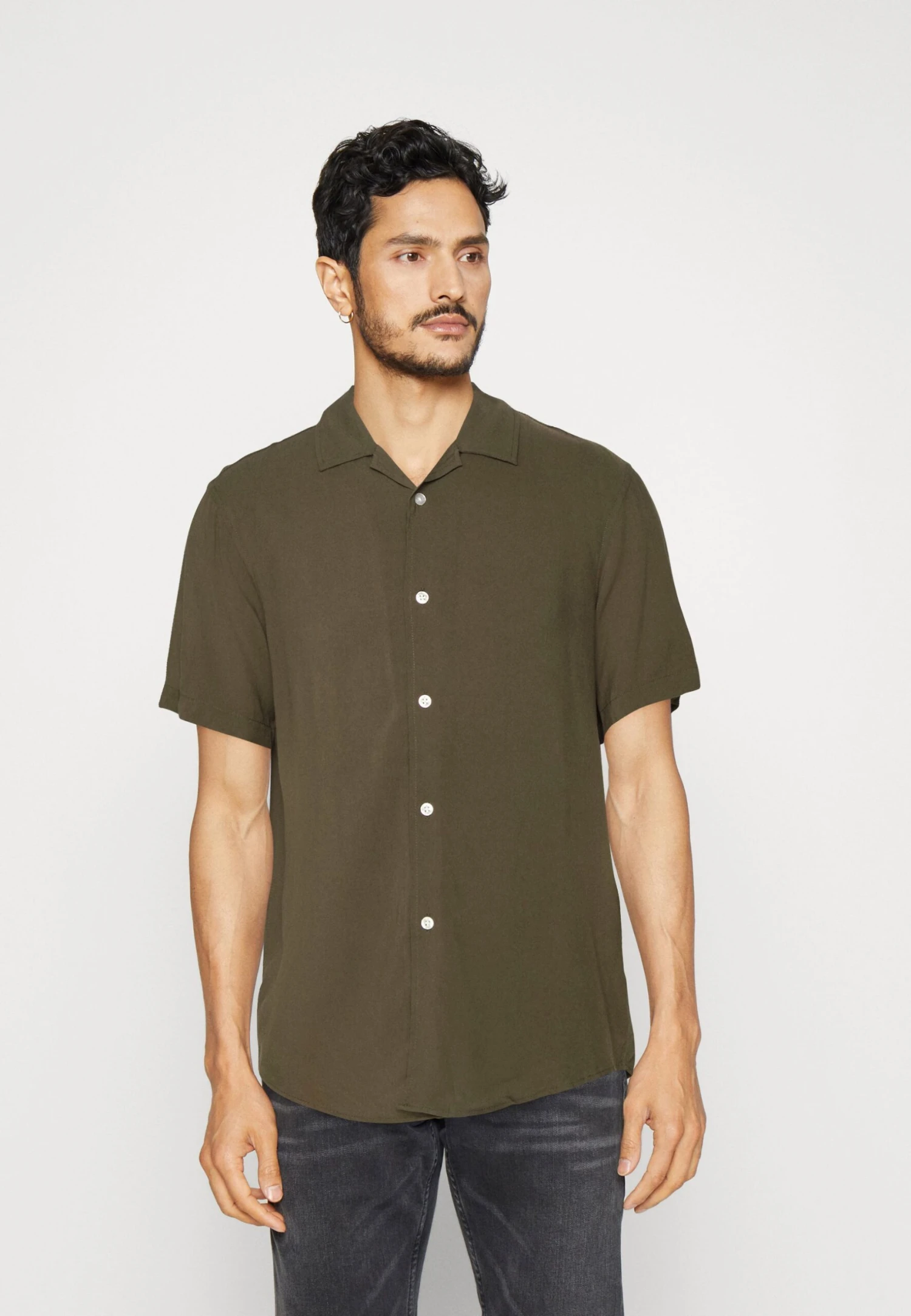 Pier One 2 Pack - Camisa - Olive/Black 2 Pier One 2 Pack - Camisa - Olive/Black - Imagen 2
