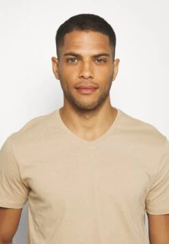 Pier One 3 Pack - Camiseta Básica - Khaki/Tan/Dark Blue 13 Pier One 3 Pack - Camiseta Básica - Khaki/Tan/Dark Blue -Pier One bbffca6578f845cdab35cb6a6e69d608