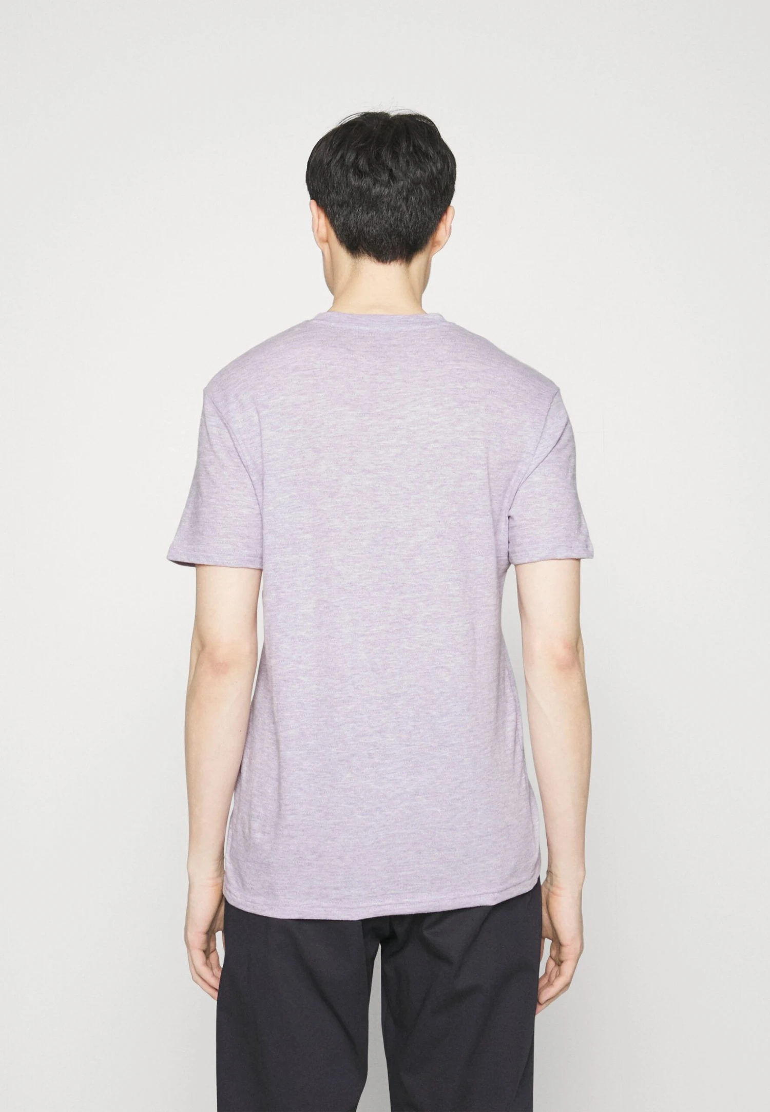 Pier One Camiseta Básica - Grey 3 Pier One Camiseta Básica - Grey - Imagen 3